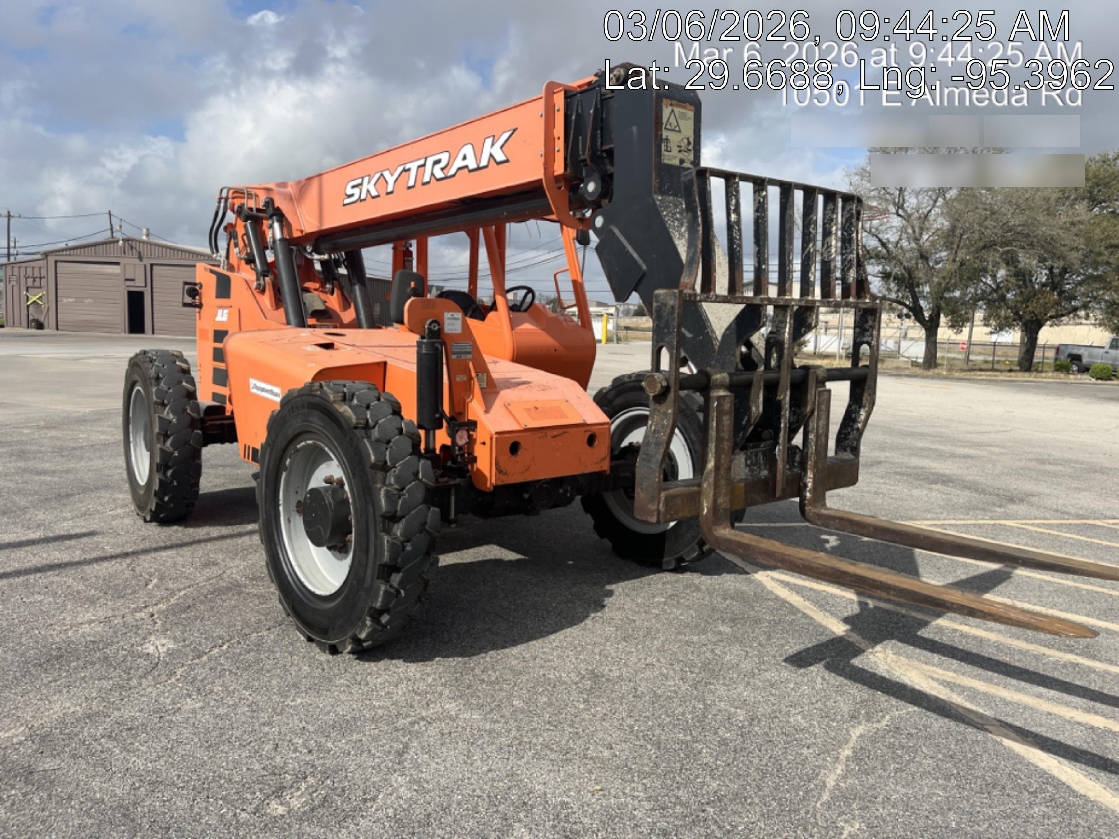 2019 Skytrak 6036 Canopy, Solid Tires, LED Work Lights, Beacon w/72" Carriage, 48" Pallet Forks