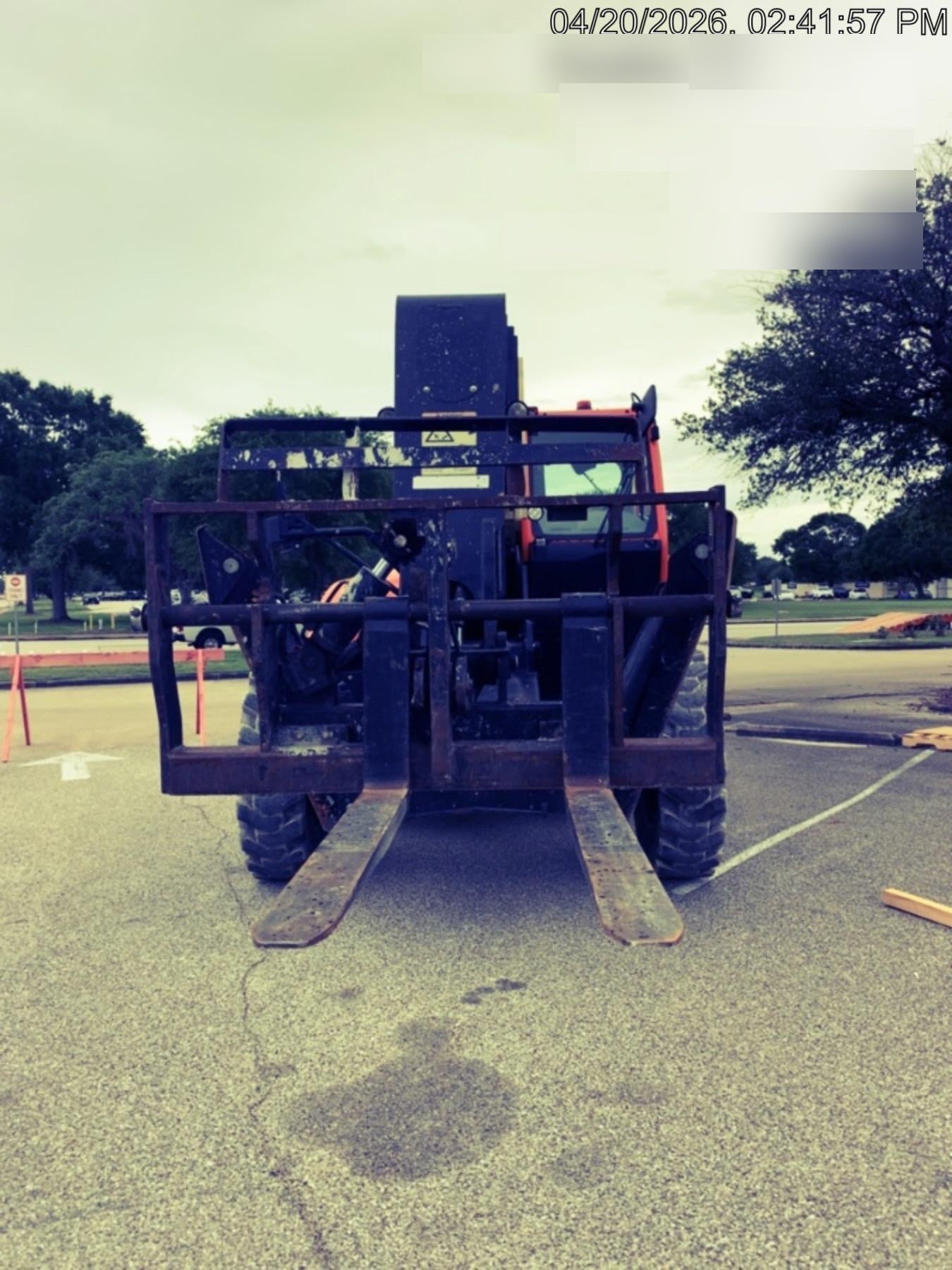 2021 JLG 1075