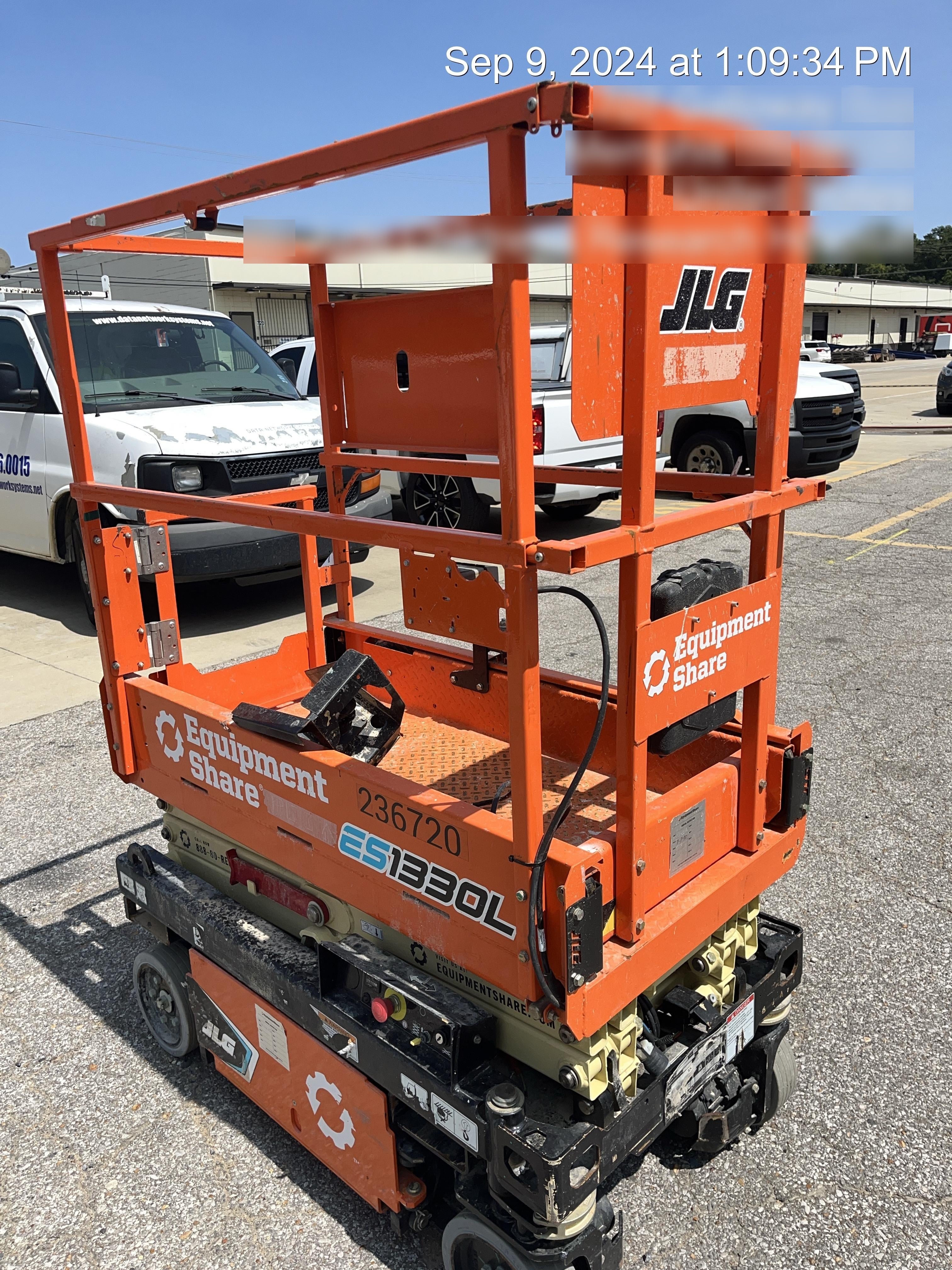 2022 JLG ES1330L