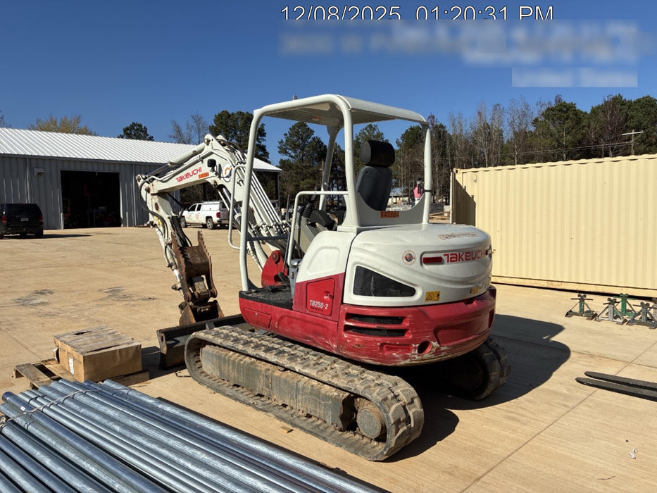 2021 TAKEUCHI TB250-2