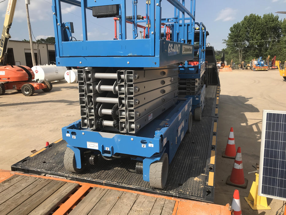 2019 Genie GS-4047 Folding rails with half height swing gate