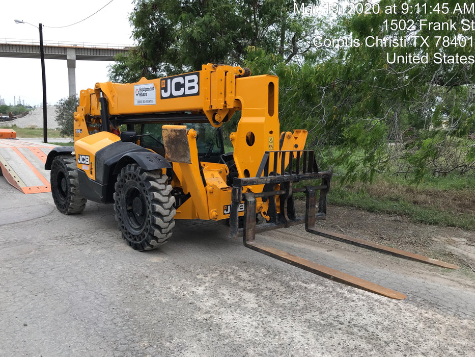 2019 JCB 512-56 109 HP w/CAB/HVAC, Beacon, Aux Hydraulics, Worklights, Solid Tires w/60" Carriage/Forks
