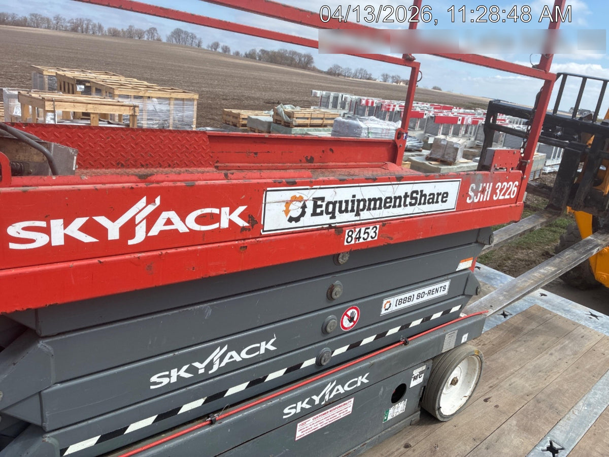 2018 Skyjack SJIII-3226 Skyjack SJIII3226 Scissor Lift w/Trojan Batteries