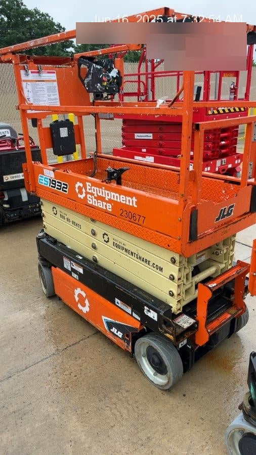 2022 JLG ES1932