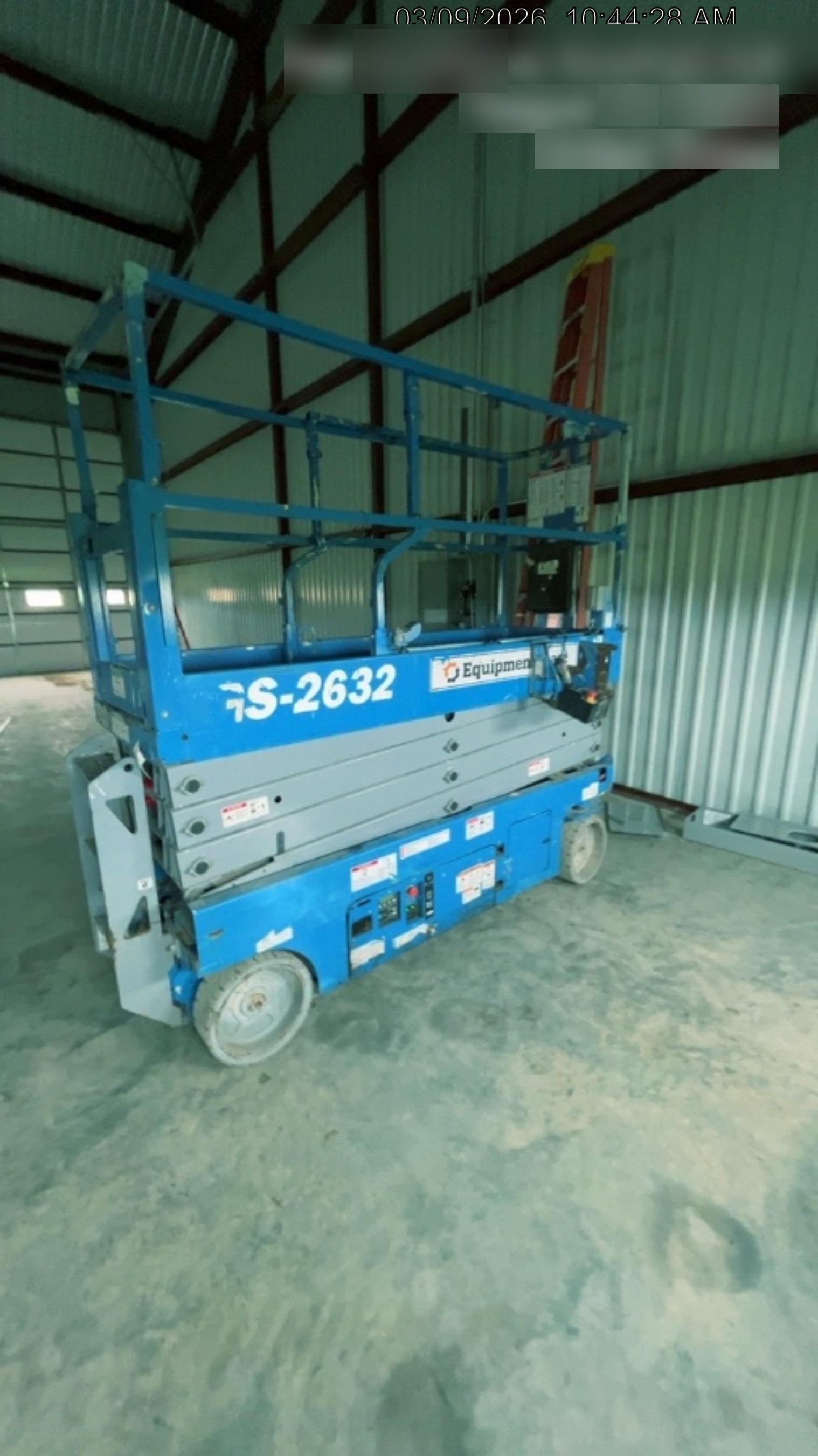 2019 Genie GS-2632 Folding rails with half height swing gate