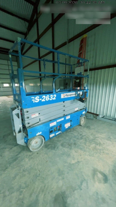 2019 Genie GS-2632 Folding rails with half height swing gate
