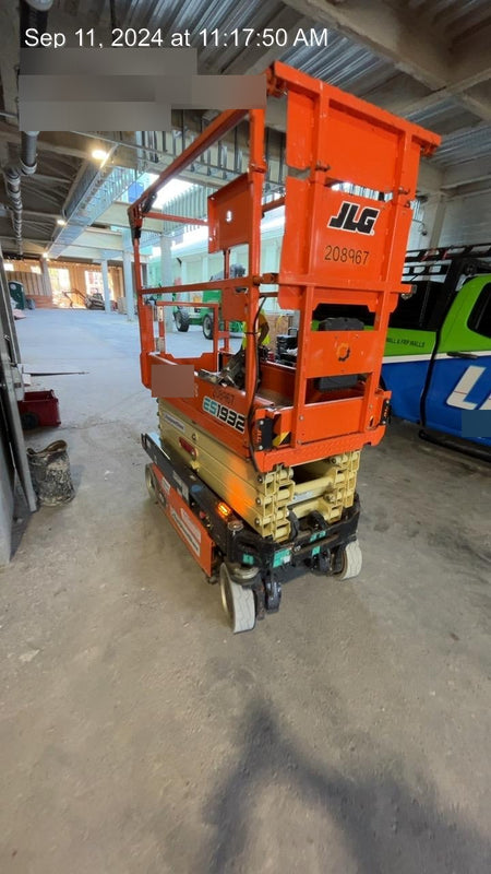 2022 JLG ES1932