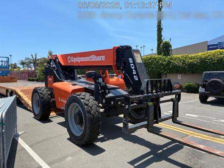 2023 SKYTRAK 8042