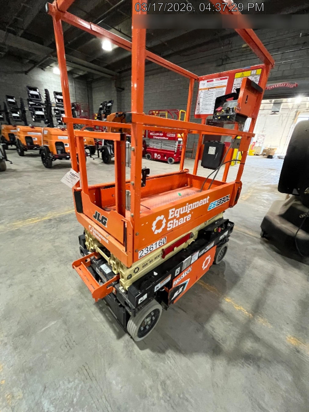 2022 JLG ES1330L