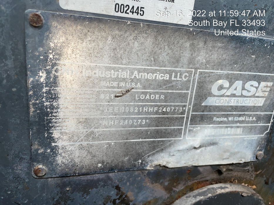 2017 Case 821G CLOSED CAB, JRB 418 STYLE HYD COUPLER