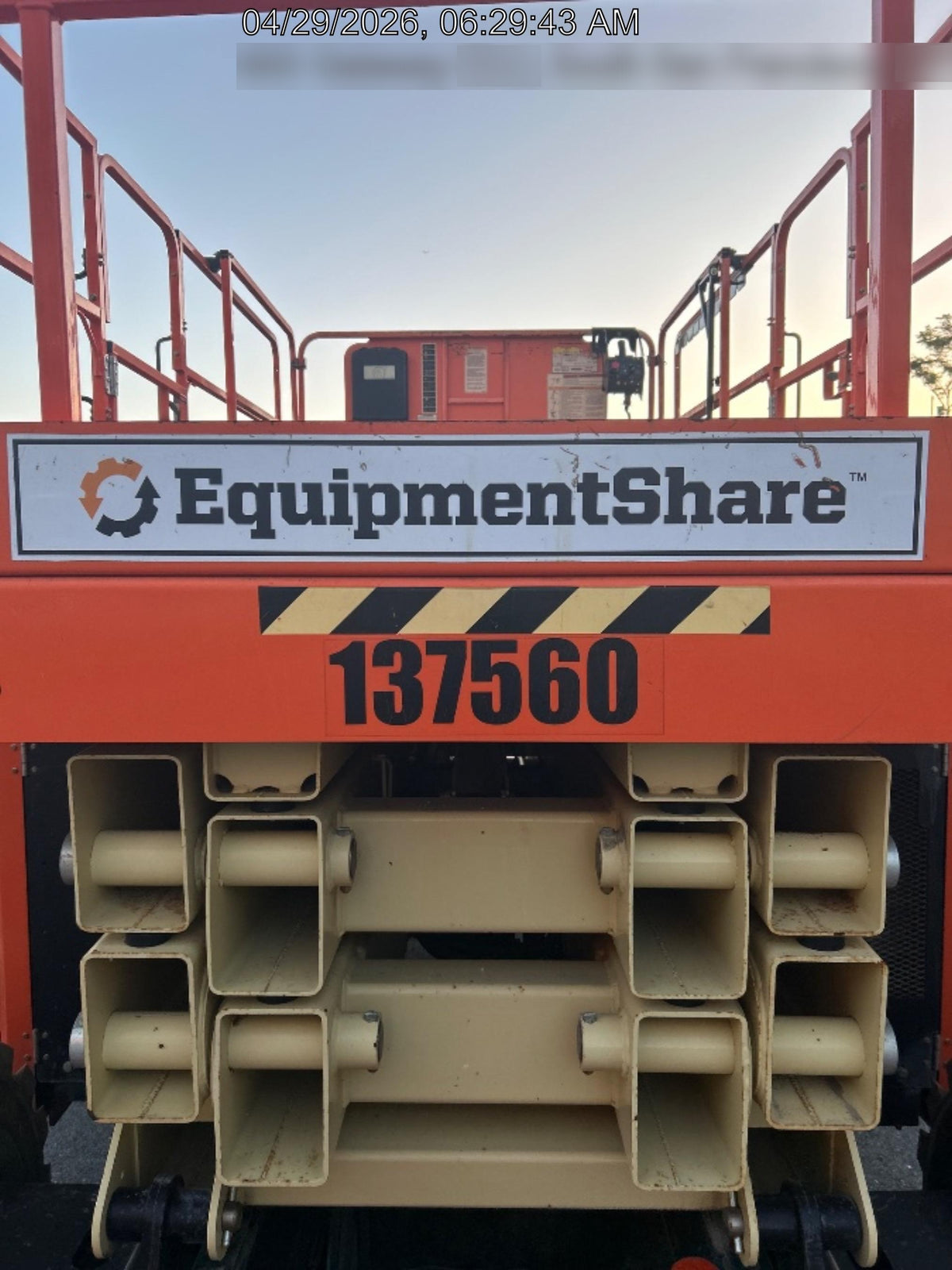 2021 JLG 330LRT