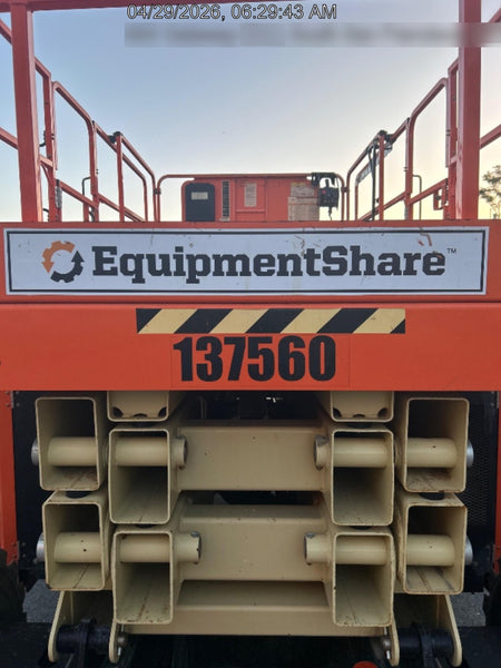 2021 JLG 330LRT