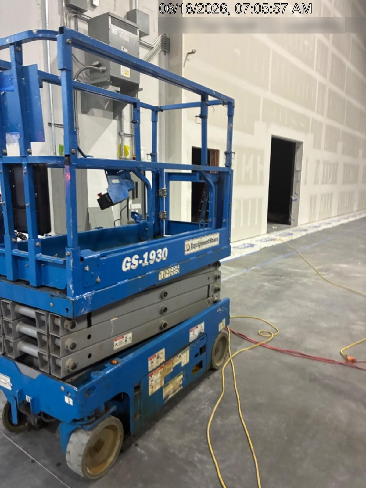 2020 Genie GS-1930 Solid Non Marking Tires, Beacon, Folding rails with half height swing gate, 800W Inverter