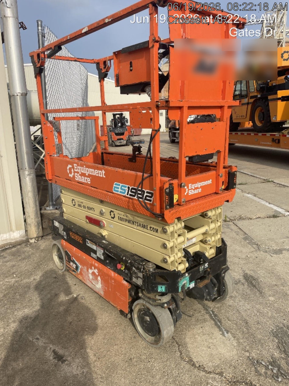 2023 JLG ES1932