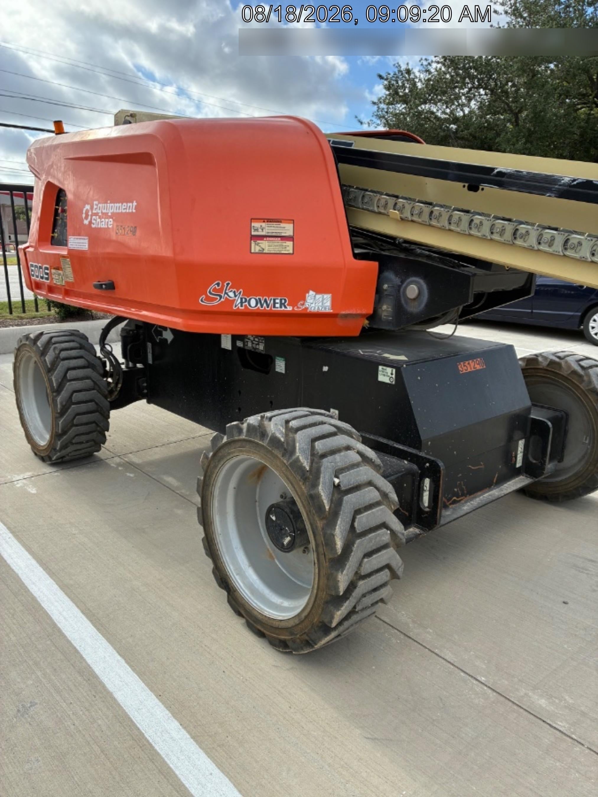 2023 JLG 600S