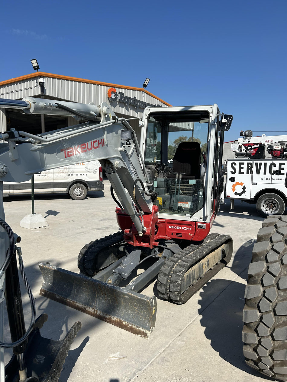 2025 TAKEUCHI TB235-2CR