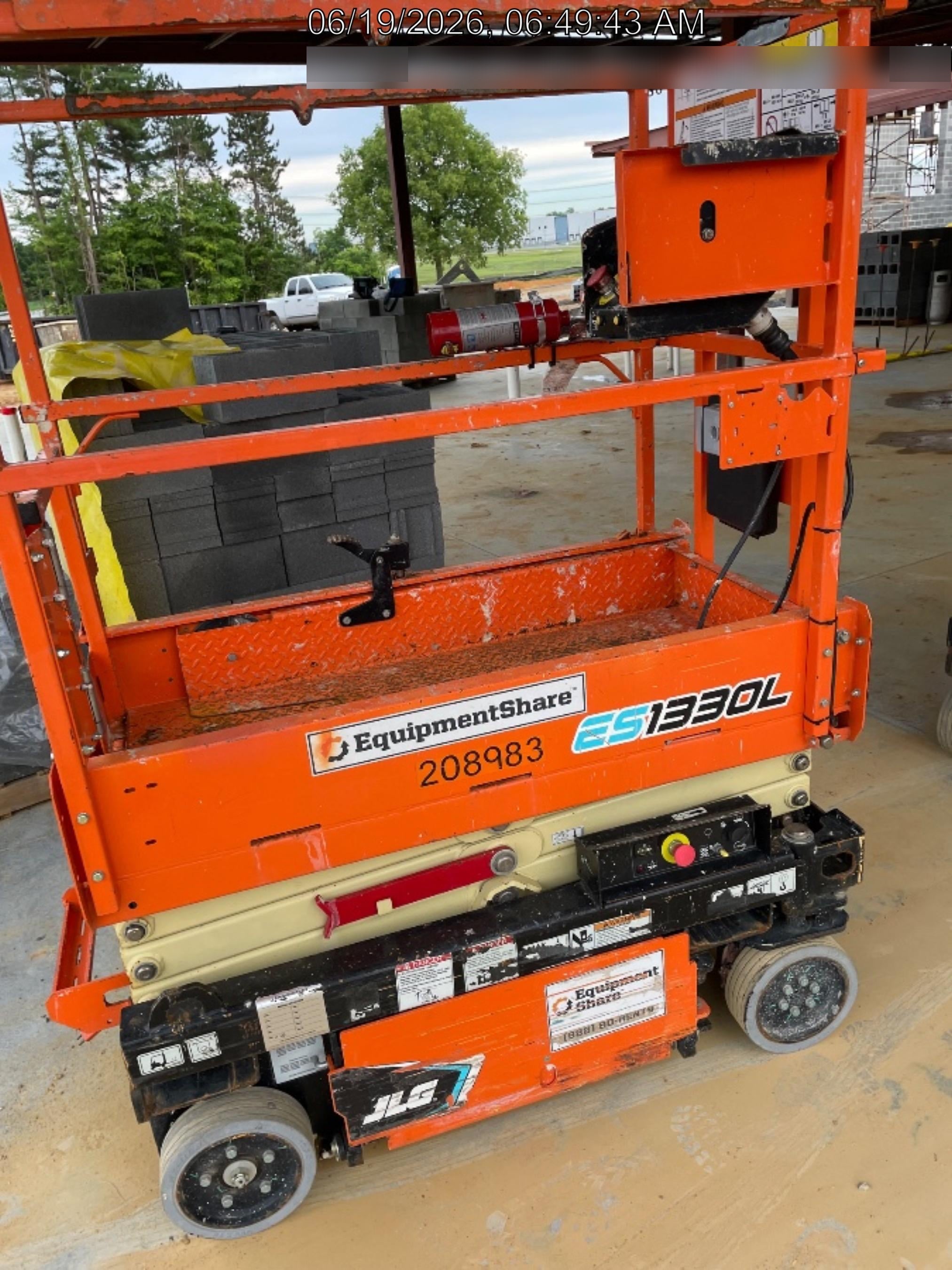 2022 JLG ES1330L