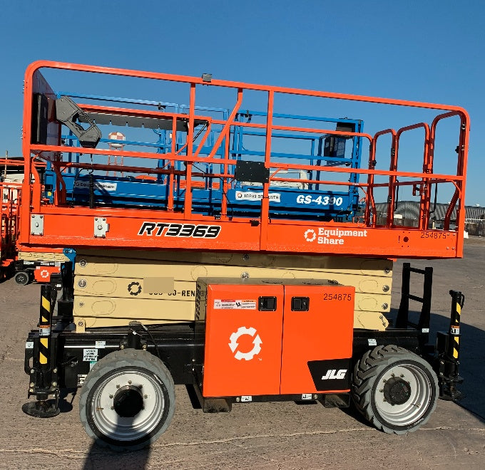 2022 JLG RT3369