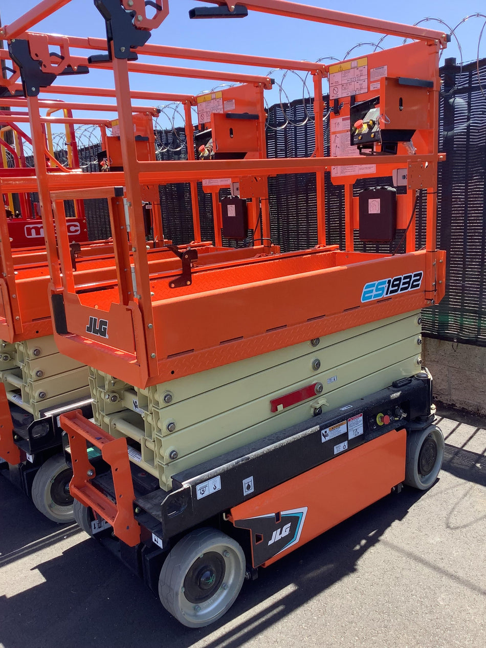 2022 JLG ES1932
