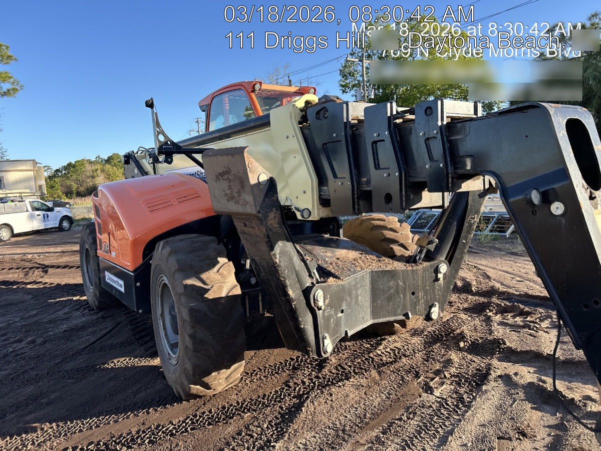 2021 JLG 1075