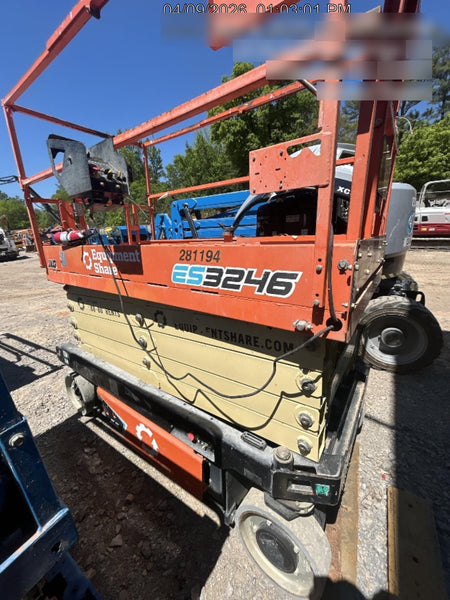 2022 JLG ES3246