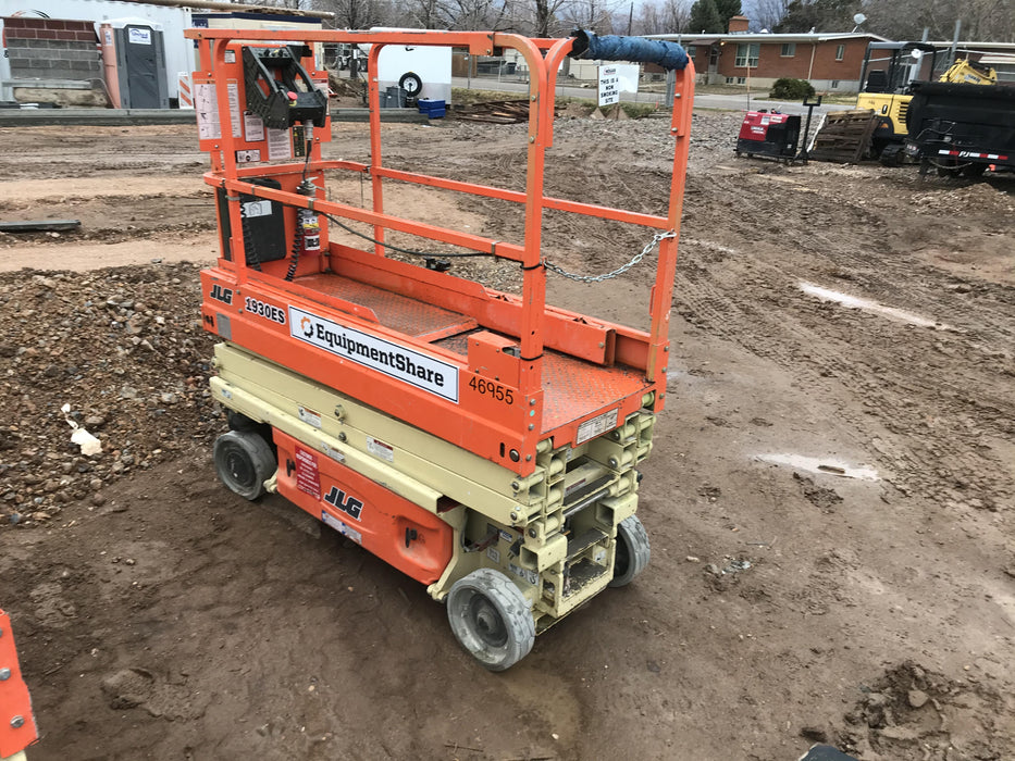 2017 JLG 1930ES Standard Options