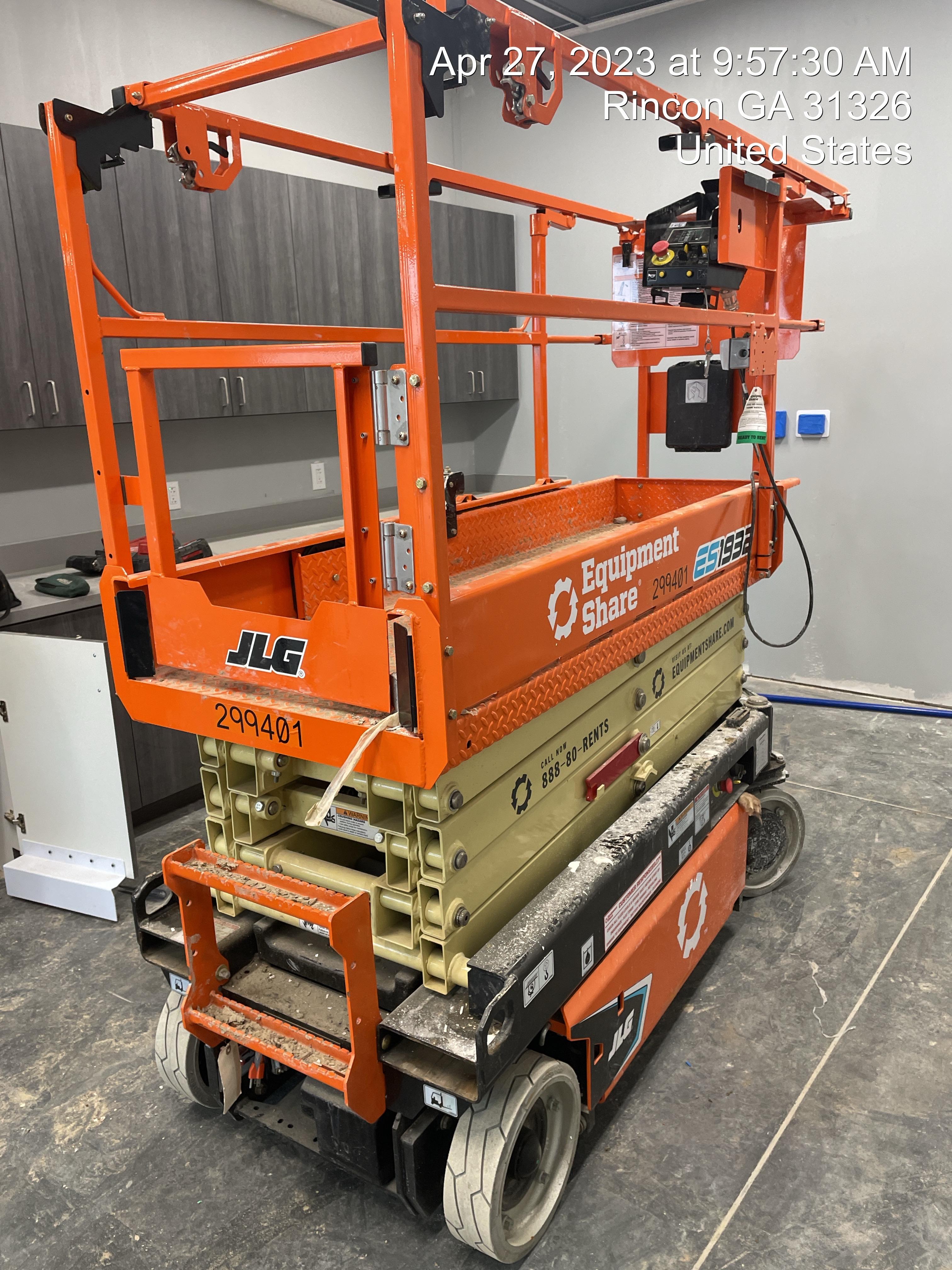 2023 JLG ES1932