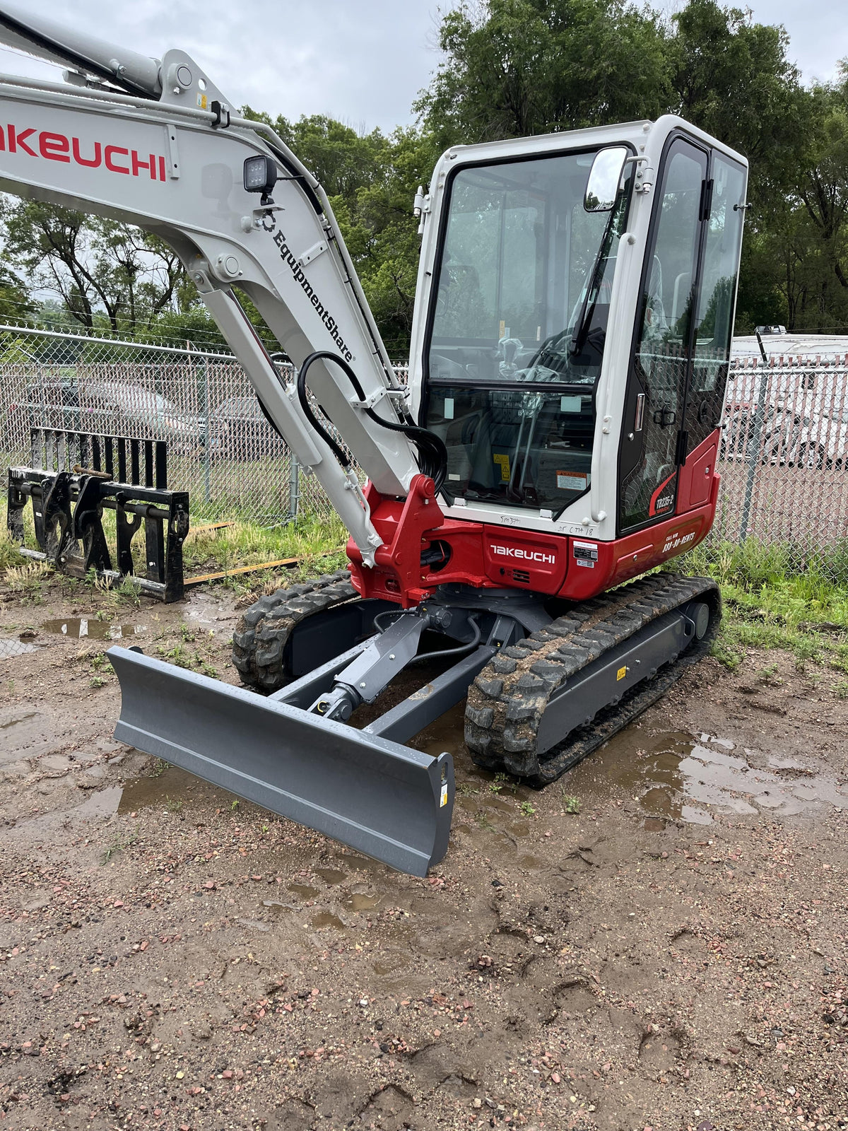 2025 TAKEUCHI TB235-2CR