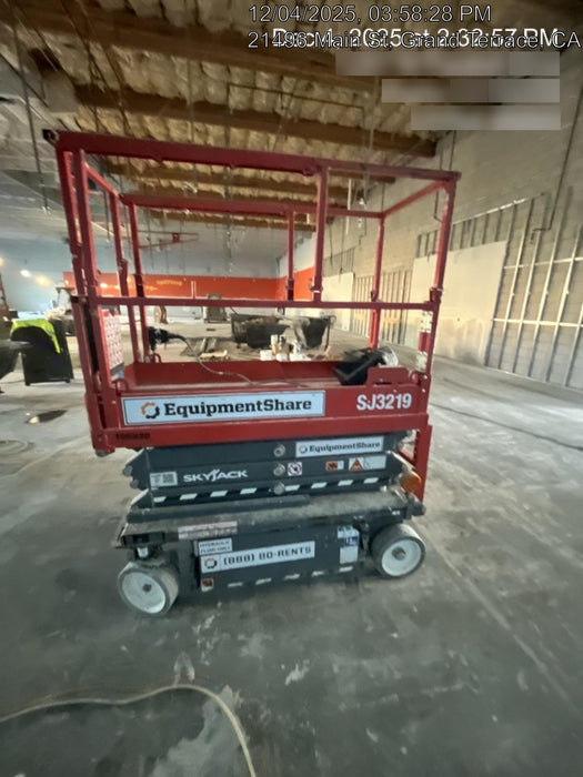 2020 Skyjack SJIII-3219 Solid NM Tires, Half height spring hinged entry gate, Dual Beacons, 800W Inverter