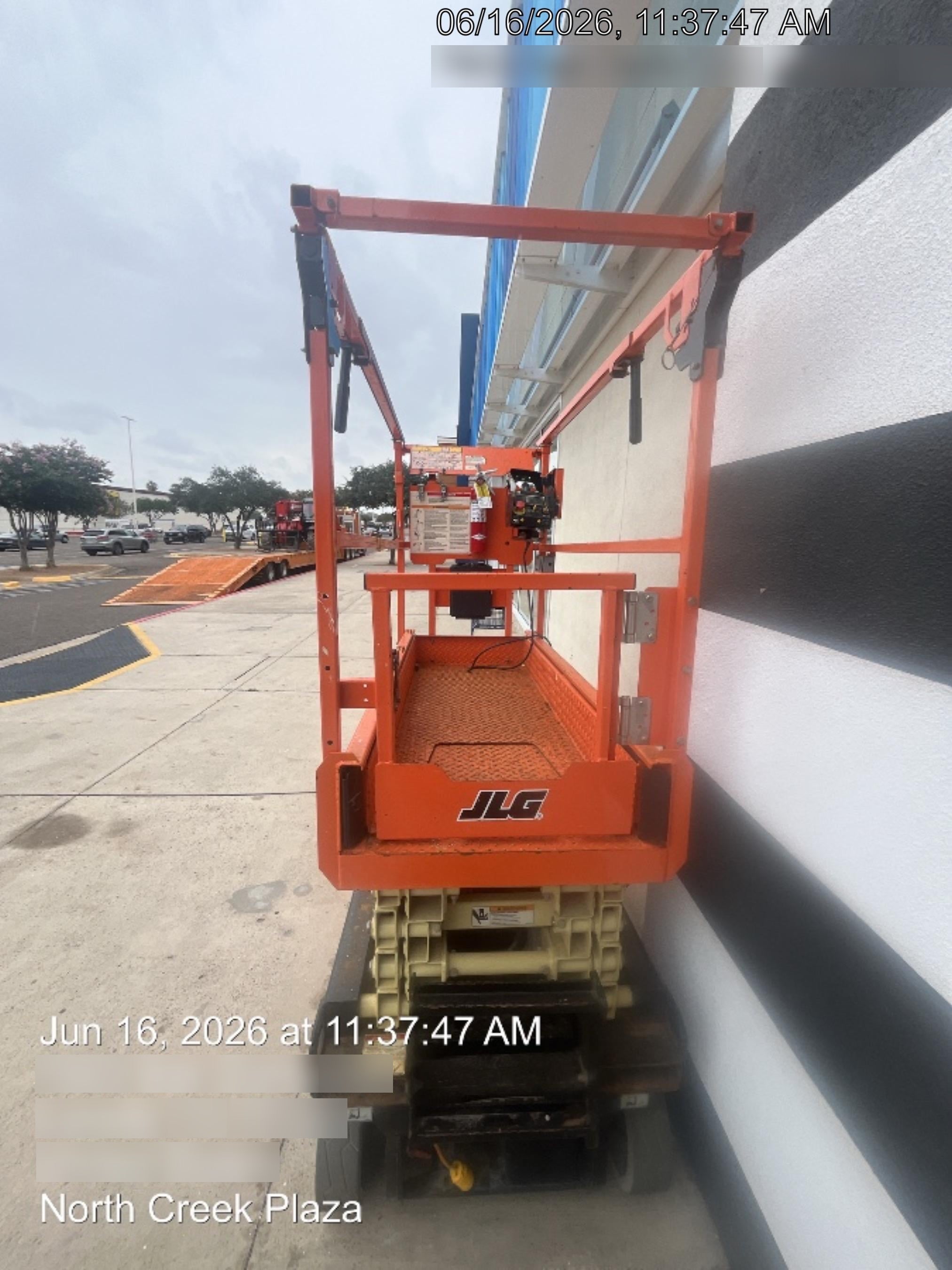 2025 JLG ES1932