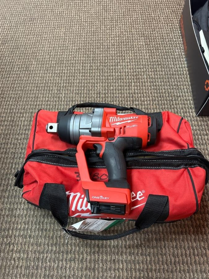 2023 MILWAUKEE 2867-22