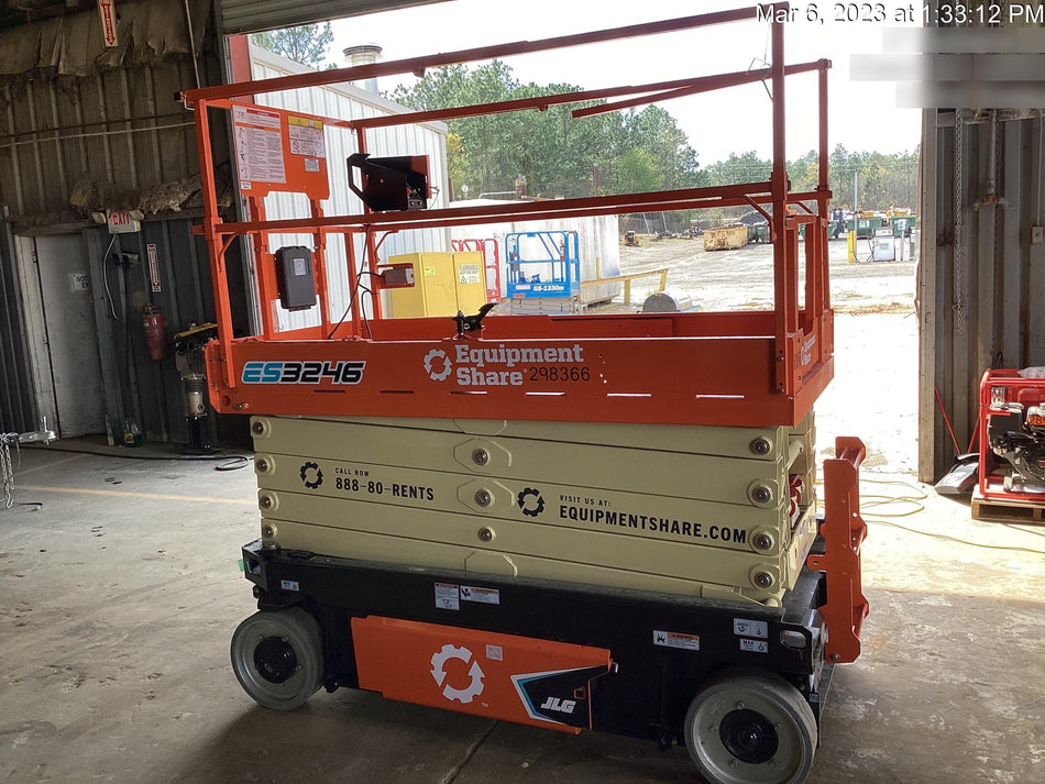 2023 JLG ES3246