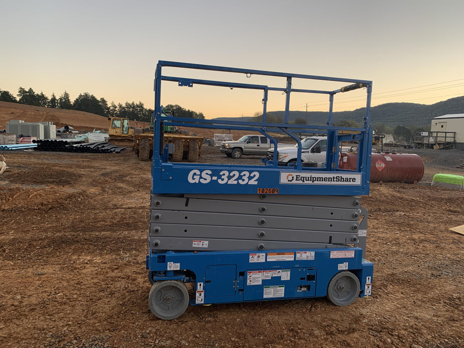 2020 Genie GS-3232 Standard, Folding half height swing gate, 800W Inverter