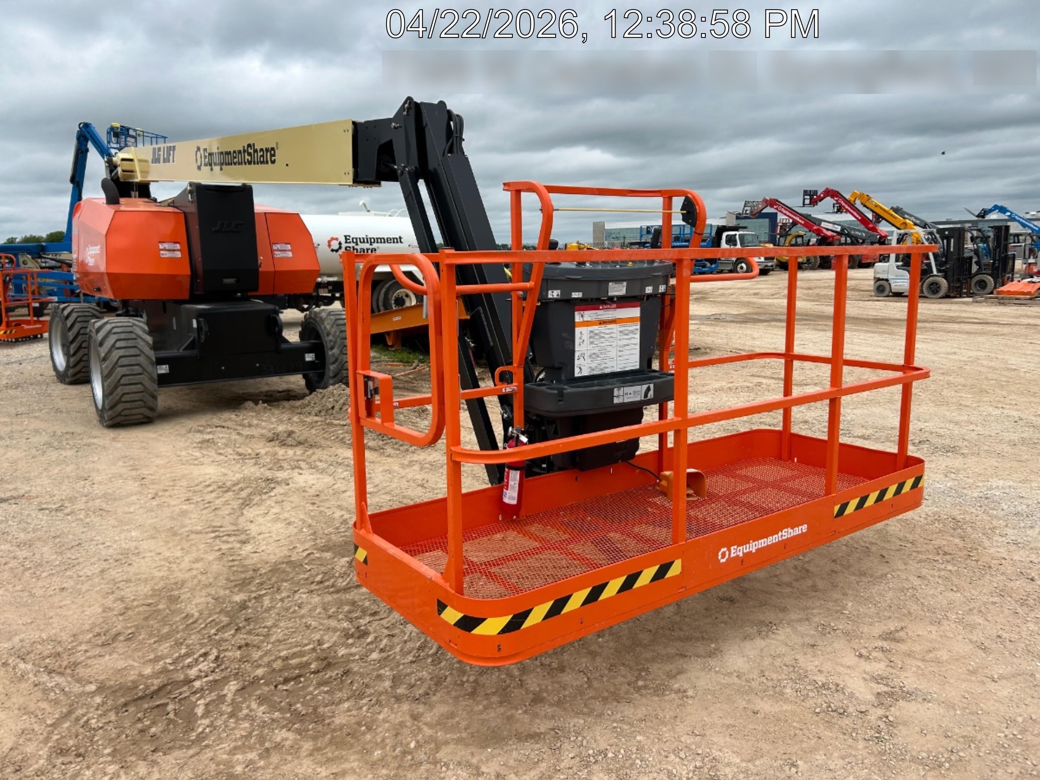 2025 JLG 800AJ