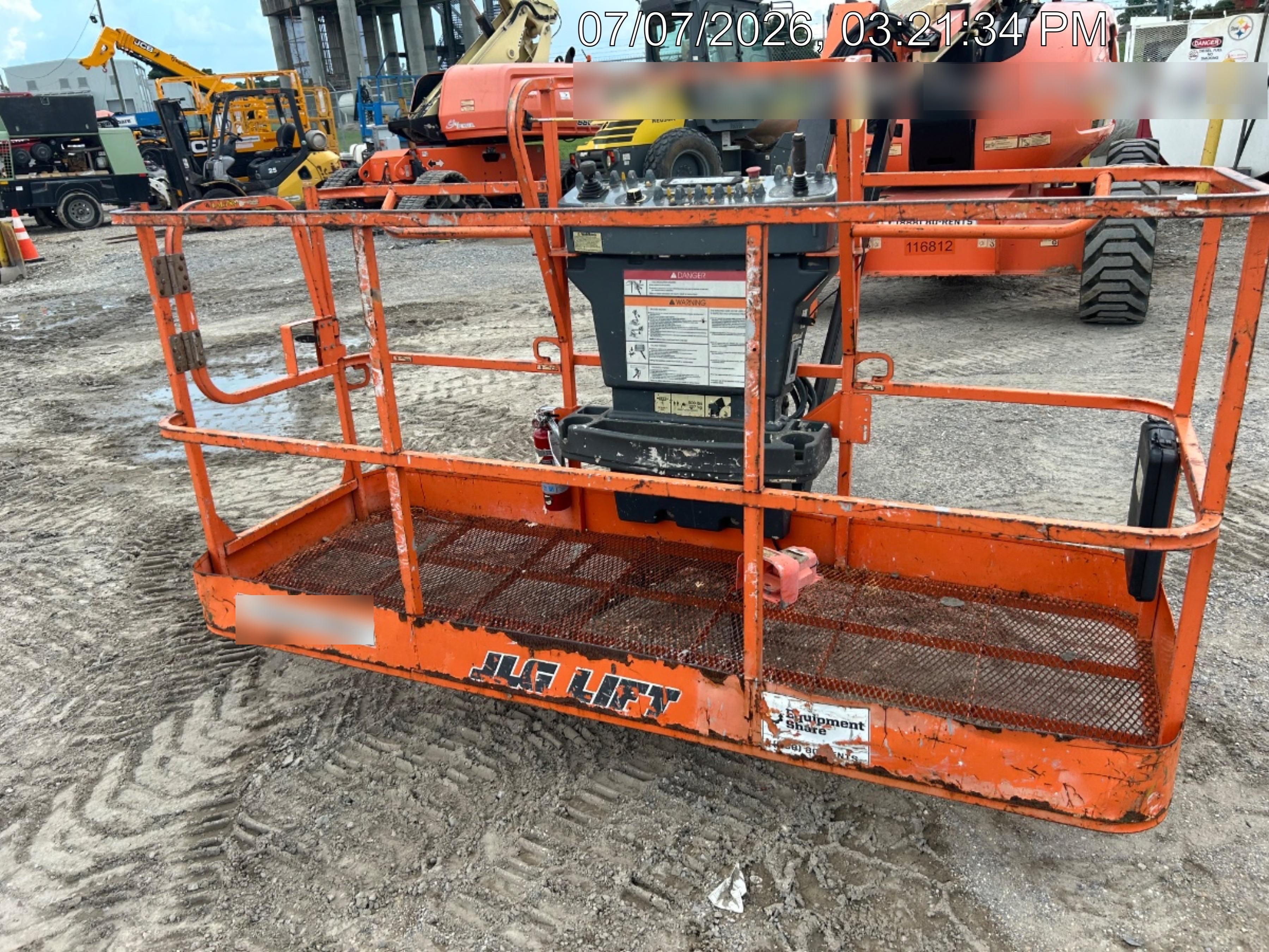2021 JLG 600AJ