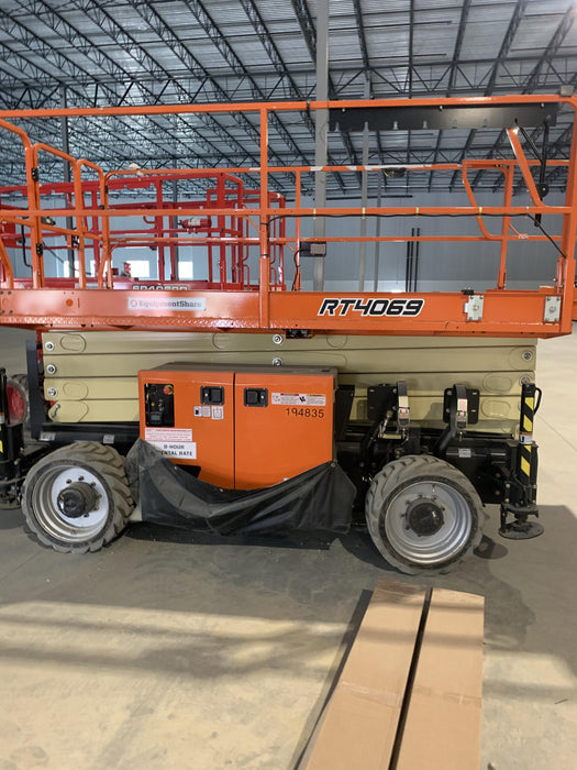 2021 JLG RT4069
