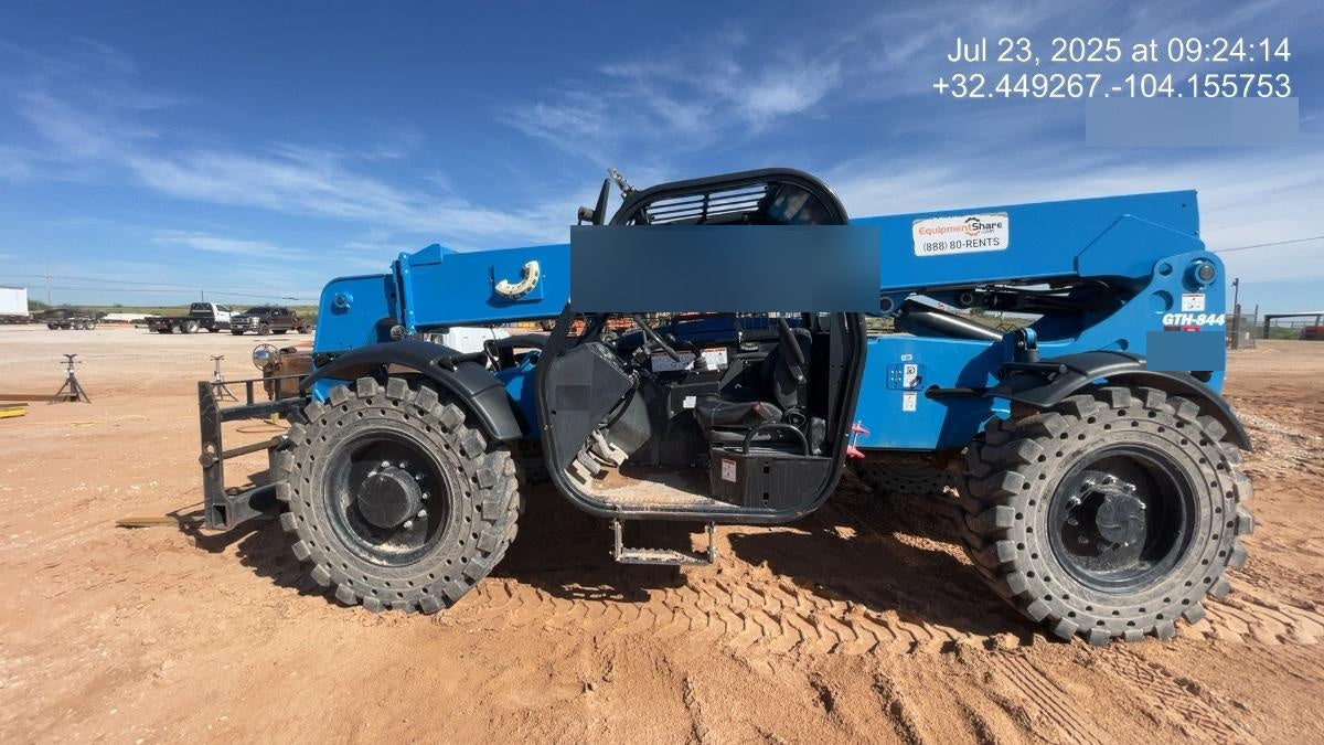 2018 Genie GTH-844 GTH-844 w/Open ROPS, Solid Tires, beacon/work lights, 60" carriage/forks