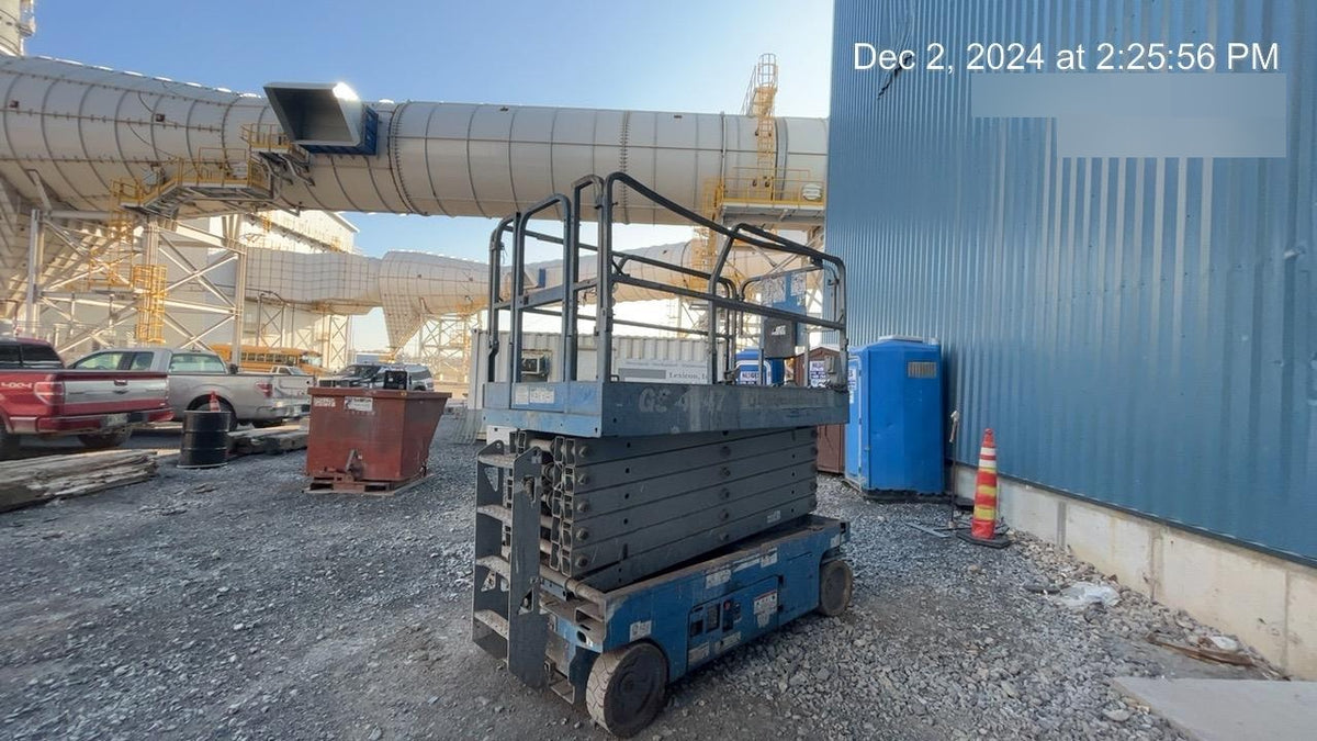 2019 Genie GS-4047 Folding rails with half height swing gate