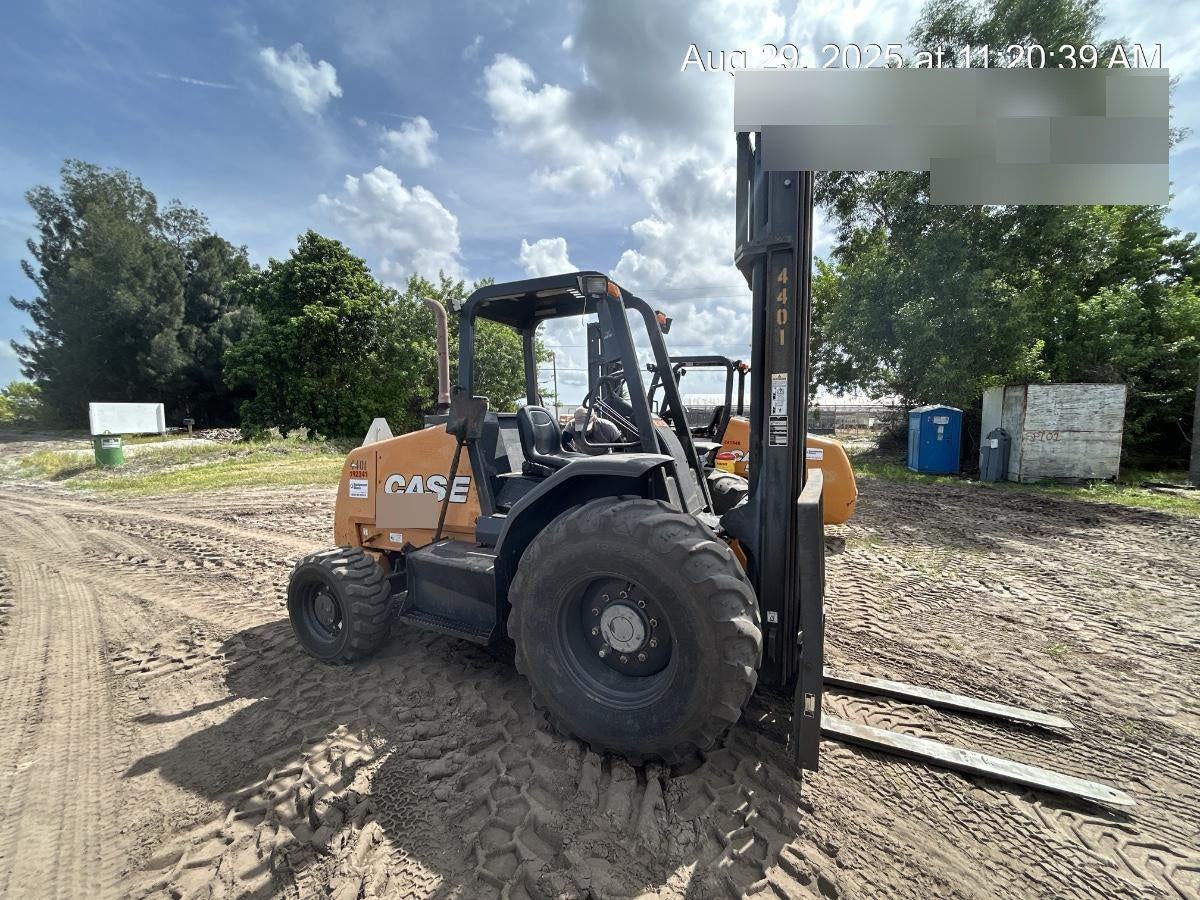 2017 CASE 586H