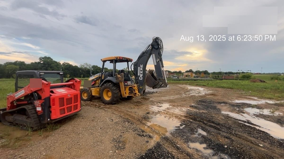 2020 John Deere 410L - Extendable Stick Canopy, 4WD, Extendable Stick, Pilot Controls, 2 Way Hydraulics, TAG Manual QC