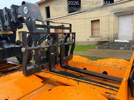 2022 JLG 1075