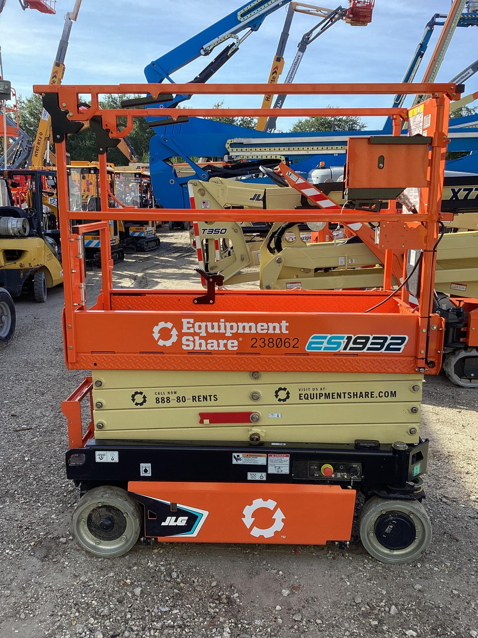 2022 JLG ES1932