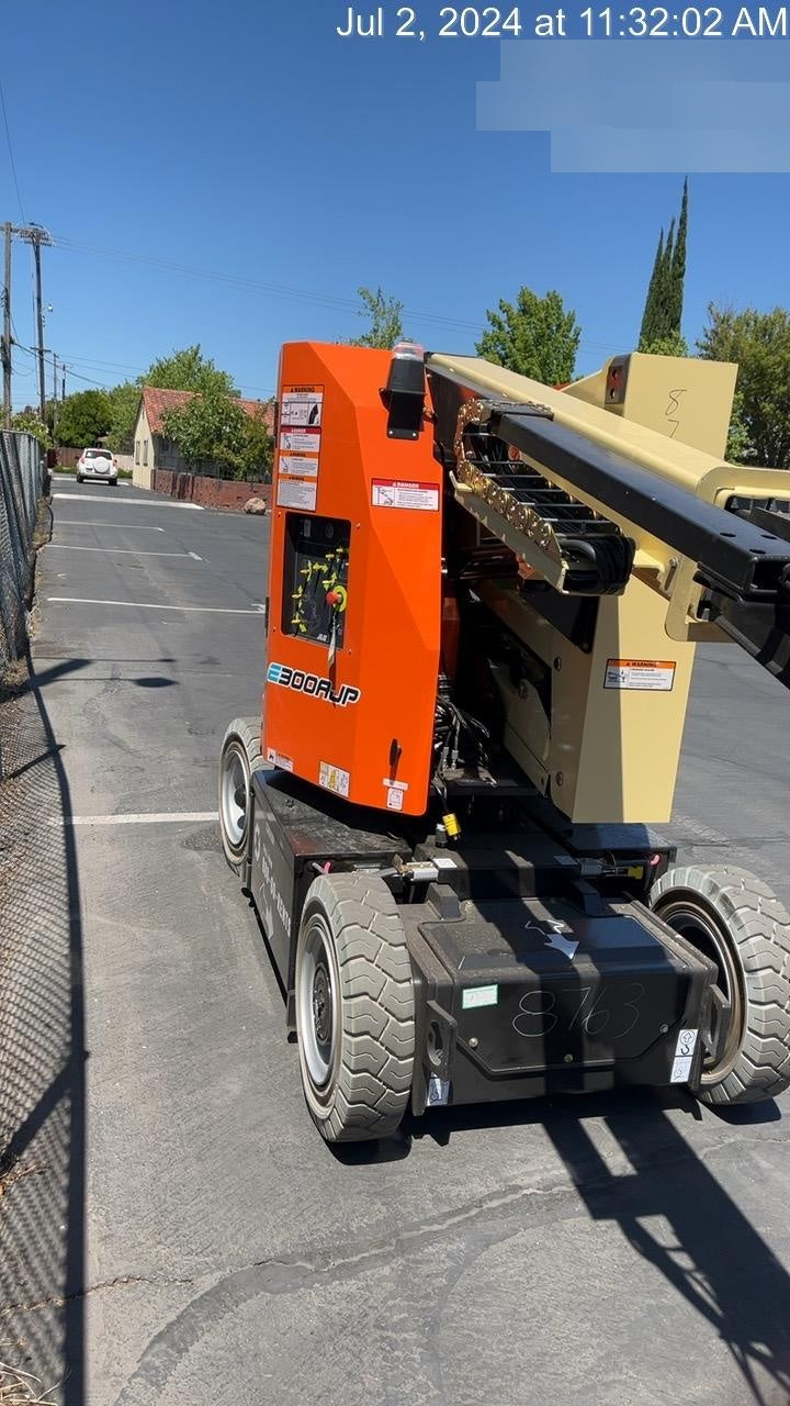 2024 JLG E300AJP
