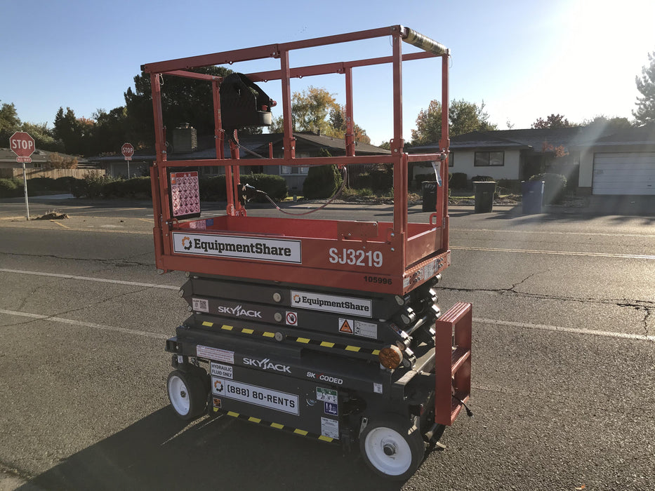 2020 Skyjack SJIII-3219 Solid NM Tires, Half height spring hinged entry gate, Dual Beacons, 800W Inverter