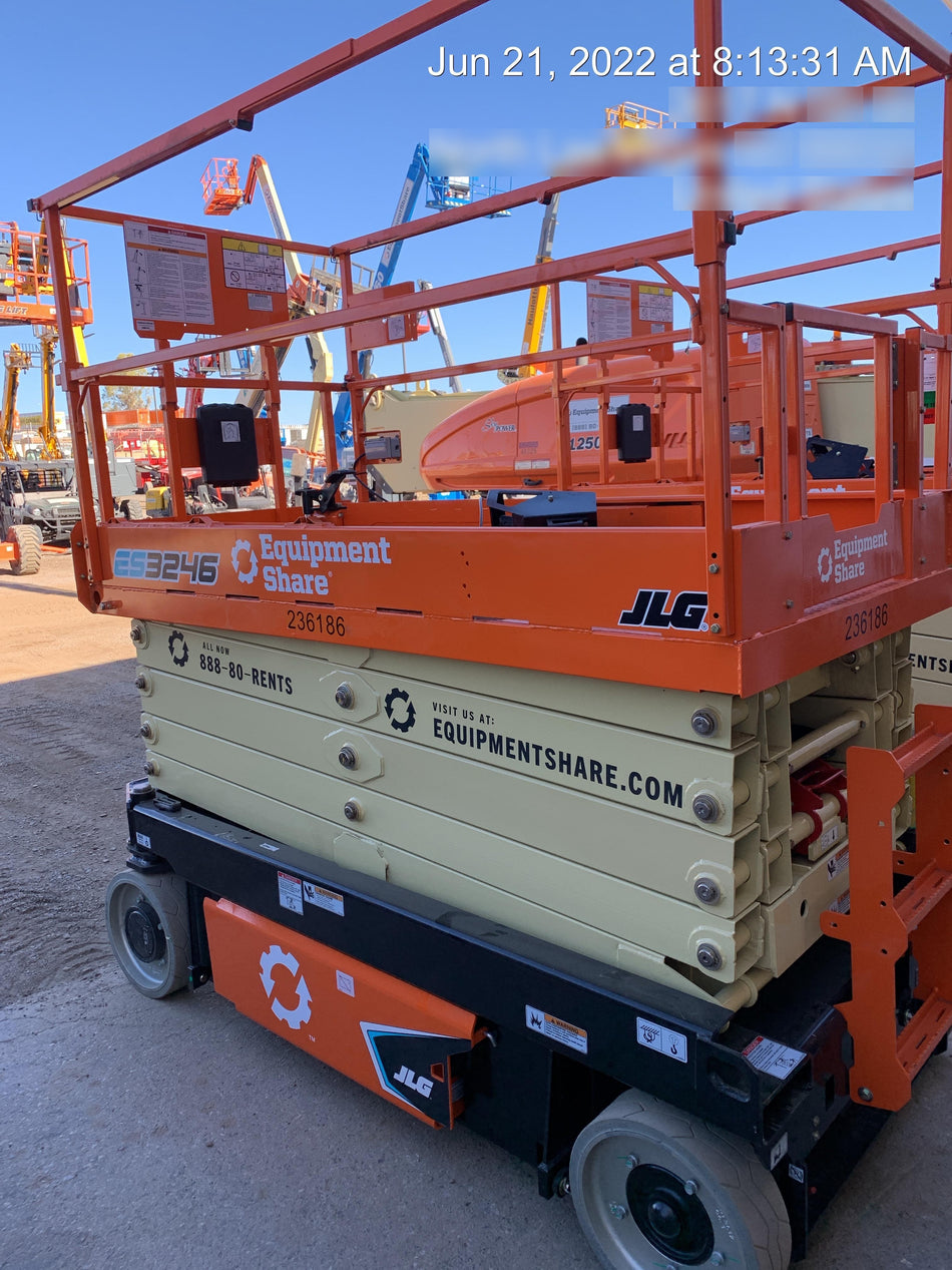 2022 JLG ES3246