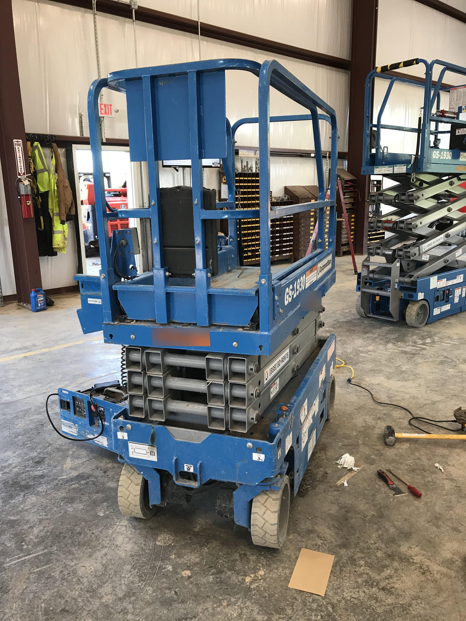 2019 Genie GS-1930 Fixed Rails with Chain Entry