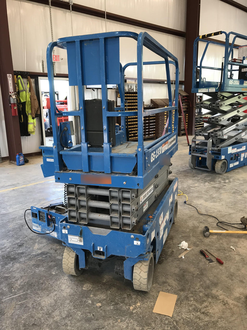 2019 Genie GS-1930 Fixed Rails with Chain Entry