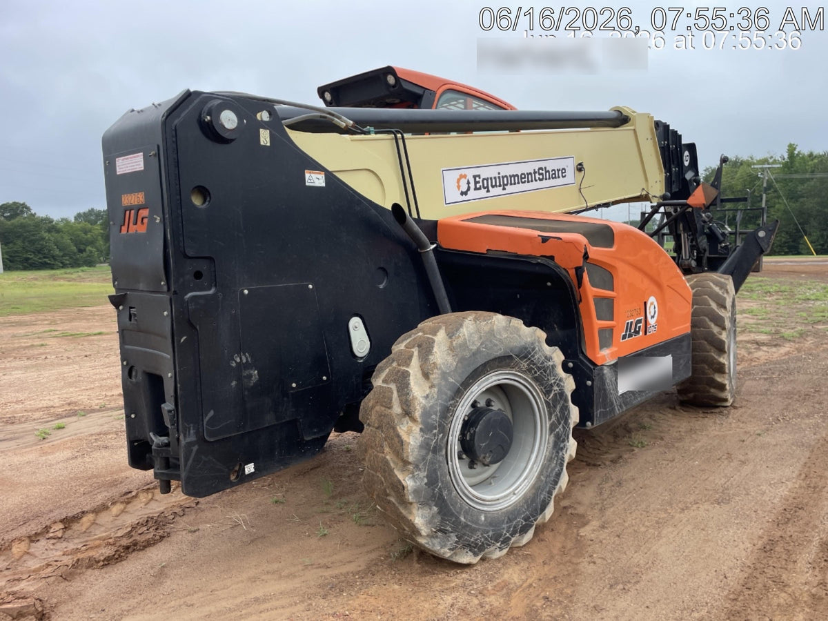 2022 JLG 1075