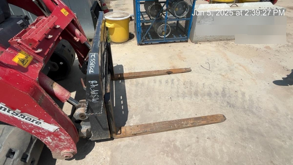 2019 ARROW MATERIAL HANDLING 60" Pallet Forks - Arrow