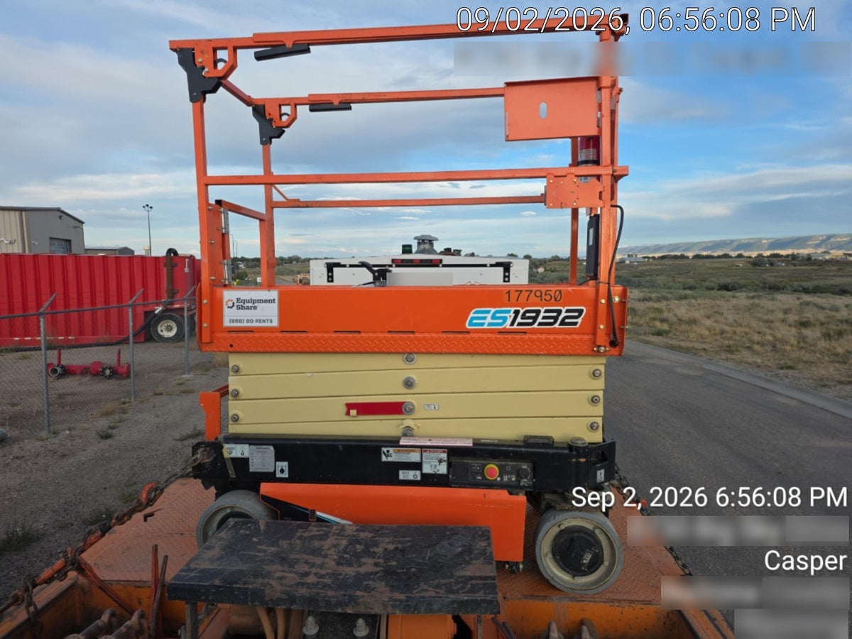2021 JLG ES1932